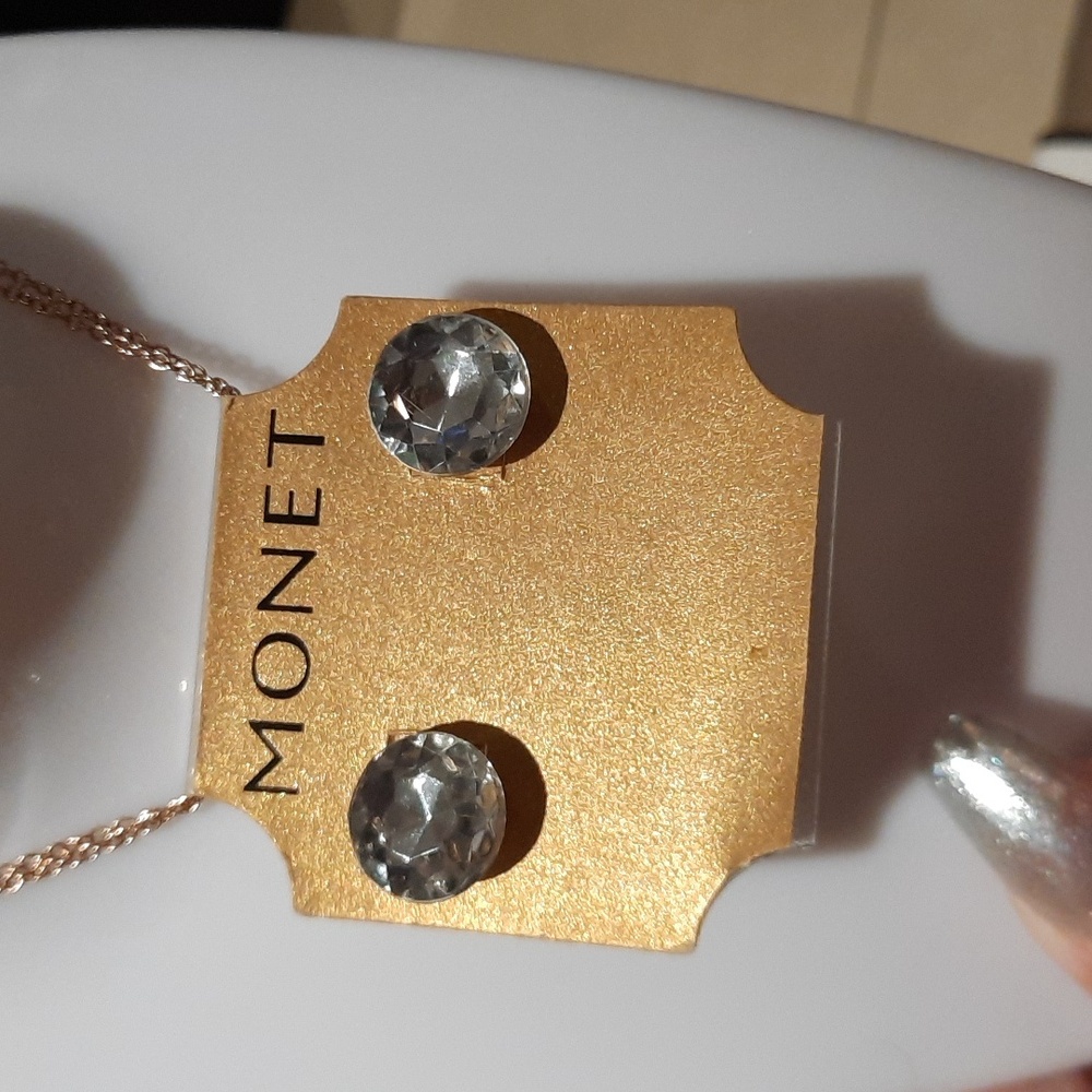 NWT MONET MASSIVE GOLD CRYSTAL SOLITAIRE EARRINGS STUDS